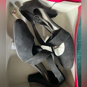 Size 9 Wide Heeled Dress Shoes